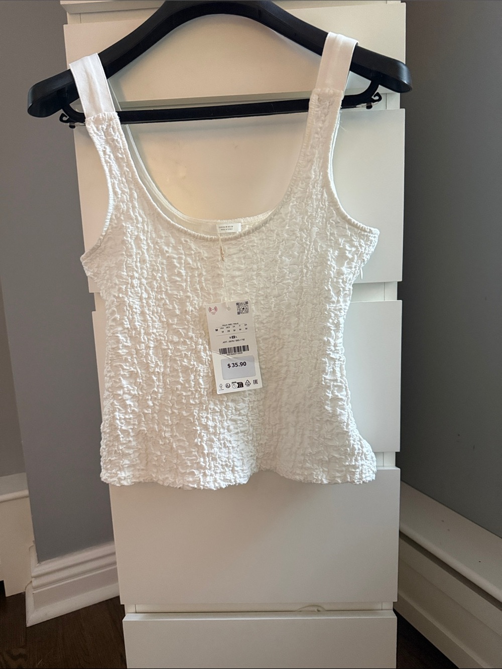 Zara Women's Strappy White Textured Scoop Tank Top. NWT